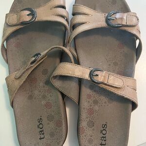 Taos Footwear Beige Buckle Sandals Sz 10